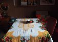 画像5: 東ドイツ　化繊のテーブルクロス　赤い花・黄色 (5)