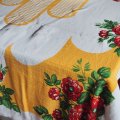 東ドイツ　化繊のテーブルクロス　赤い花・黄色