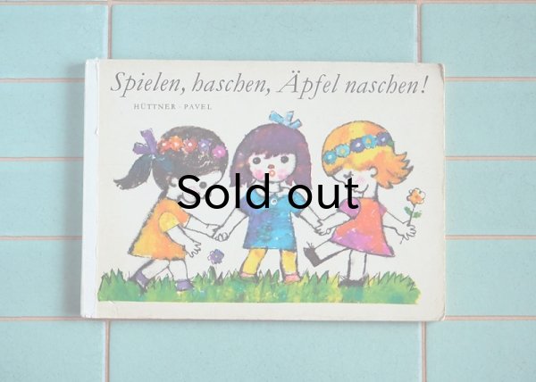 画像1: 東ドイツ　　遊ぶ、跳ぶ、りんごを掴む　1968年