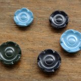 東ドイツ　花の形のボタン　プラスチック　