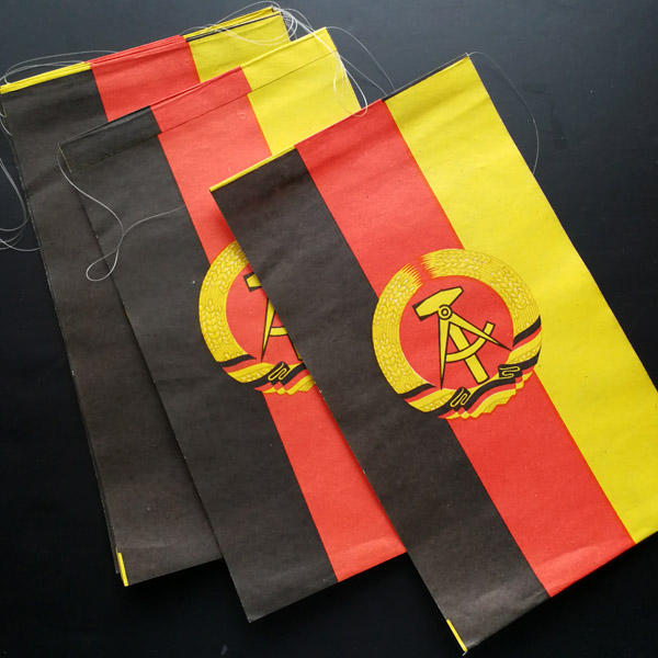 東ドイツ 連続旗 紙モール デッドストック - イスクラ